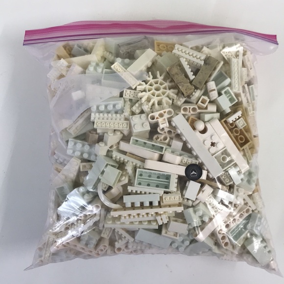 One Gallon Bag of cream & tan LEGO - Picture 3 of 6